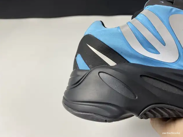 'Bright Boost Cyan' Yeezy 700 GZ3079 MNVN ADIDAS 0502